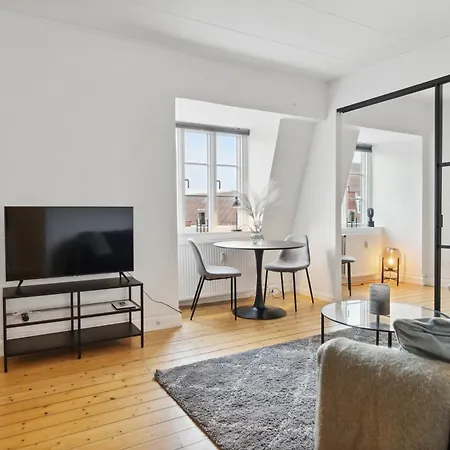 New Yorker 2 Bedroom Lejlighed Taet Pa Centrum شقة *