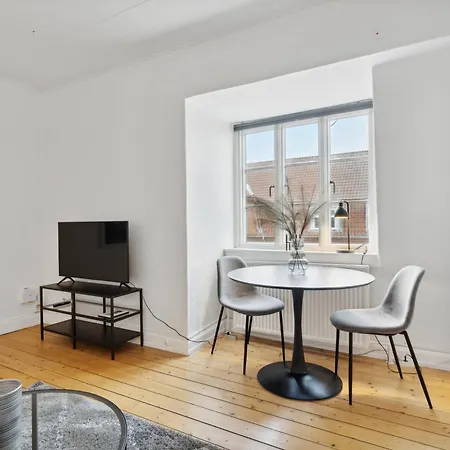 New Yorker 2 Bedroom Lejlighed Taet Pa Centrum شقة