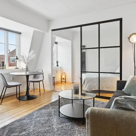 New Yorker 2 Bedroom Lejlighed Taet Pa Centrum شقة